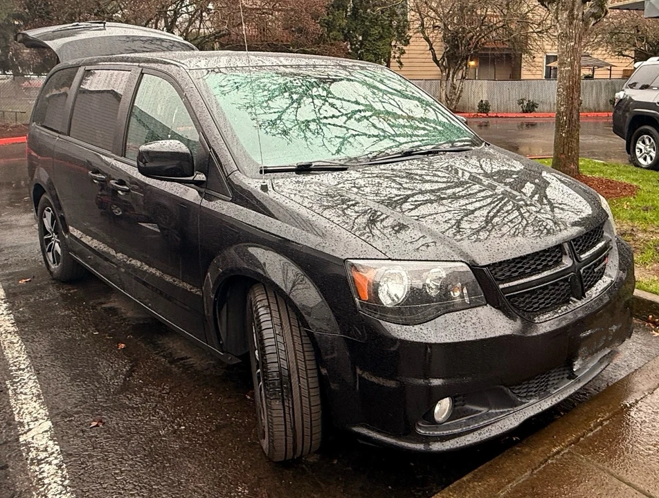 2019 Dodge Caravan - Image 2 of 11
