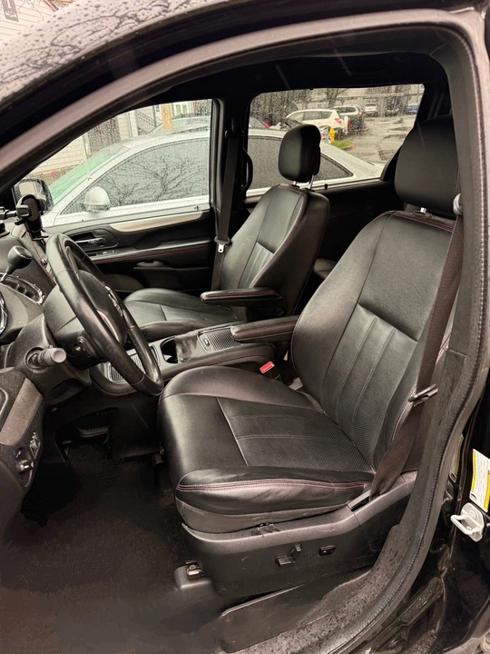 2019 Dodge Caravan - Image 5 of 11