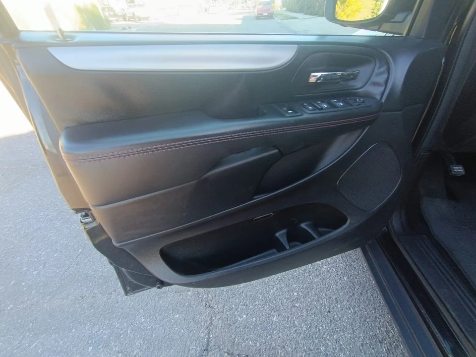 2019 Dodge Caravan - Image 18 of 21