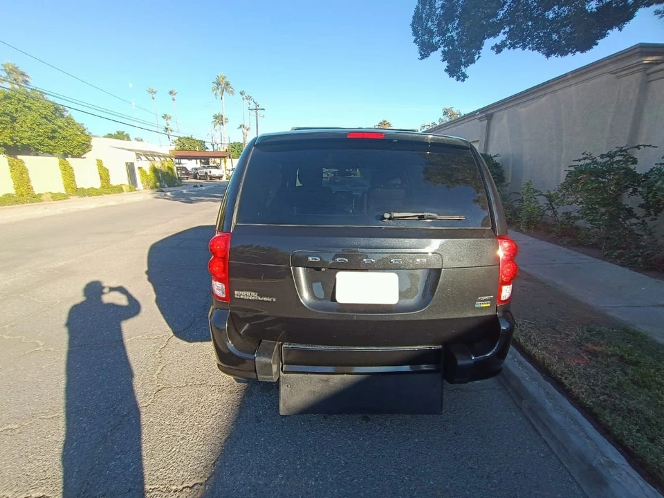 2019 Dodge Caravan - Image 9 of 21