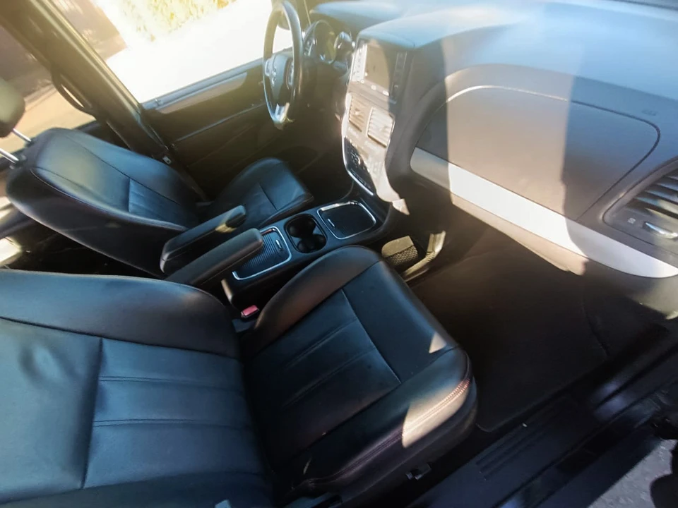 2019 Dodge Caravan - Image 14 of 21