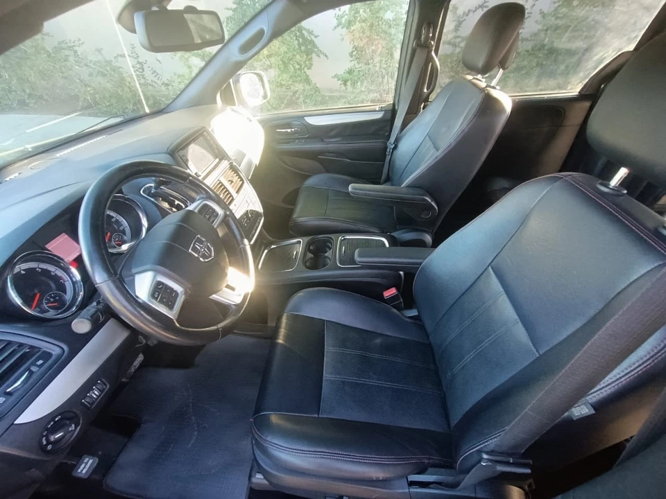 2019 Dodge Caravan - Image 17 of 21