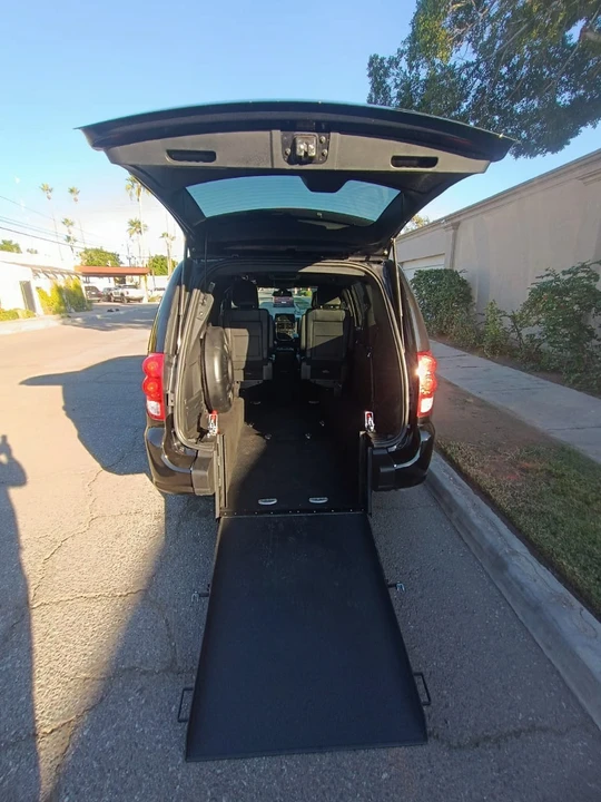 2019 Dodge Caravan - Image 11 of 21