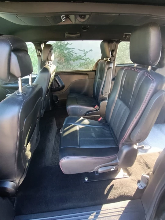 2019 Dodge Caravan - Image 16 of 21