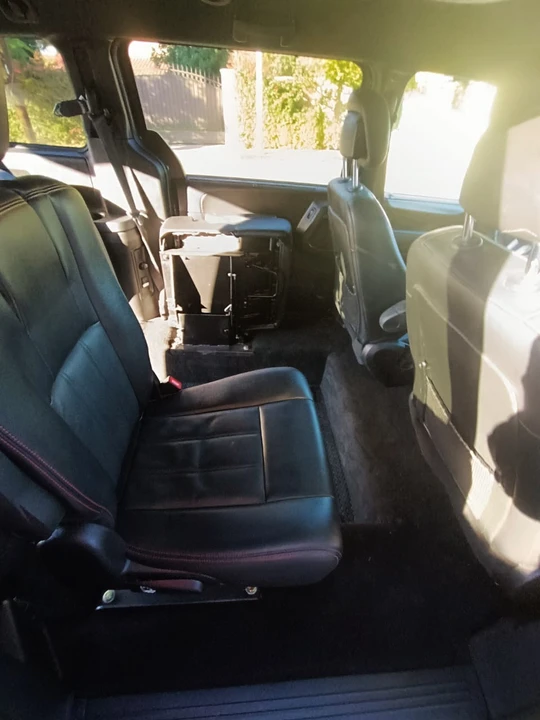 2019 Dodge Caravan - Image 15 of 21