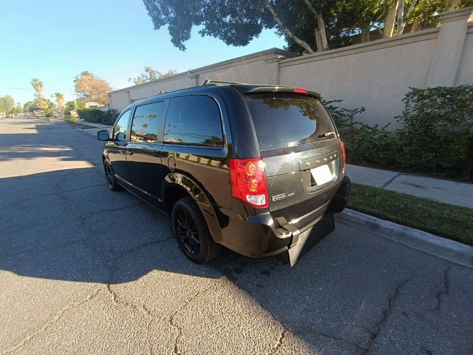 2019 Dodge Caravan - Image 5 of 21