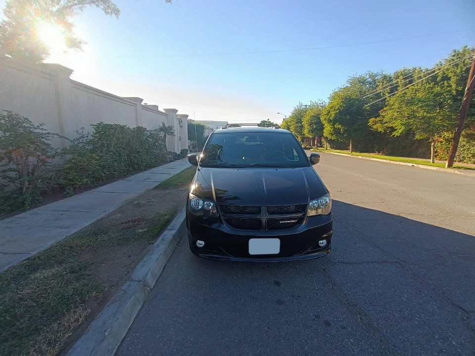 2019 Dodge Caravan - Image 3 of 21
