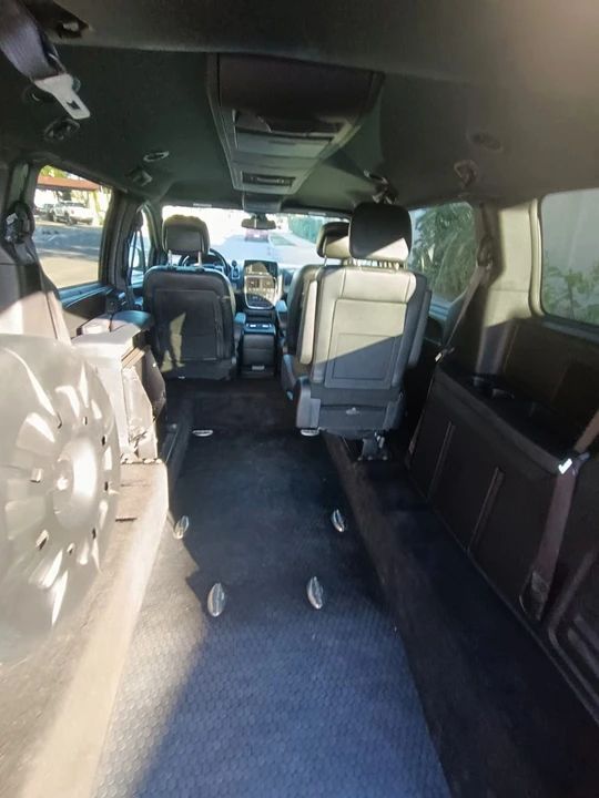 2019 Dodge Caravan - Image 12 of 21