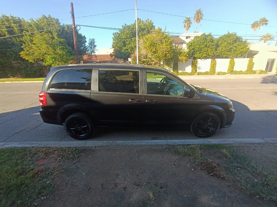 2019 Dodge Caravan - Image 8 of 21
