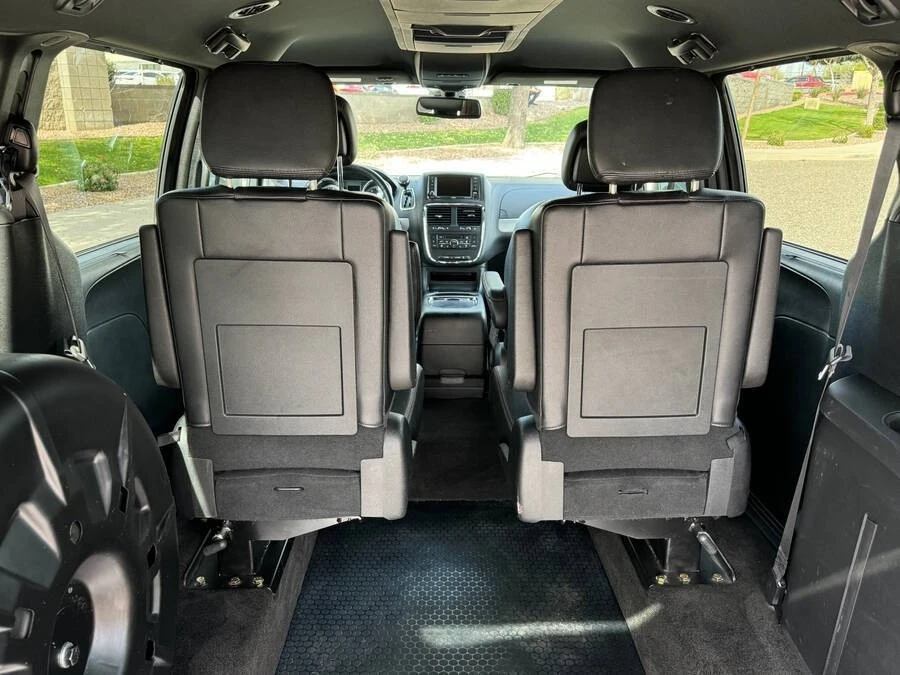 2019 Dodge Caravan - Image 12 of 16
