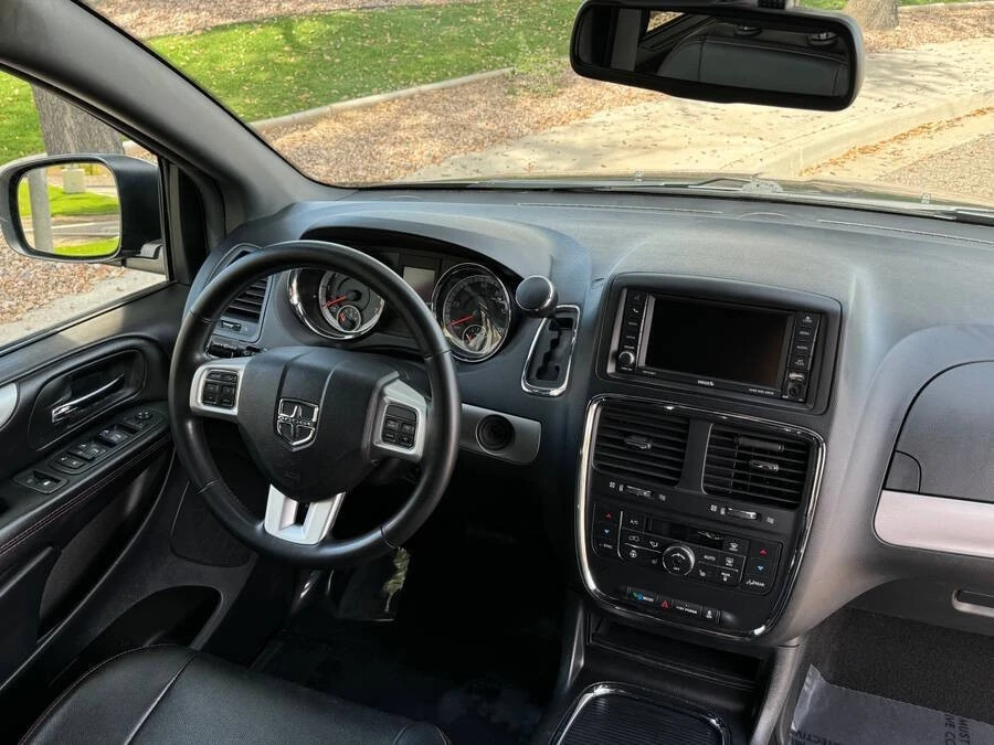 2019 Dodge Caravan - Image 7 of 16