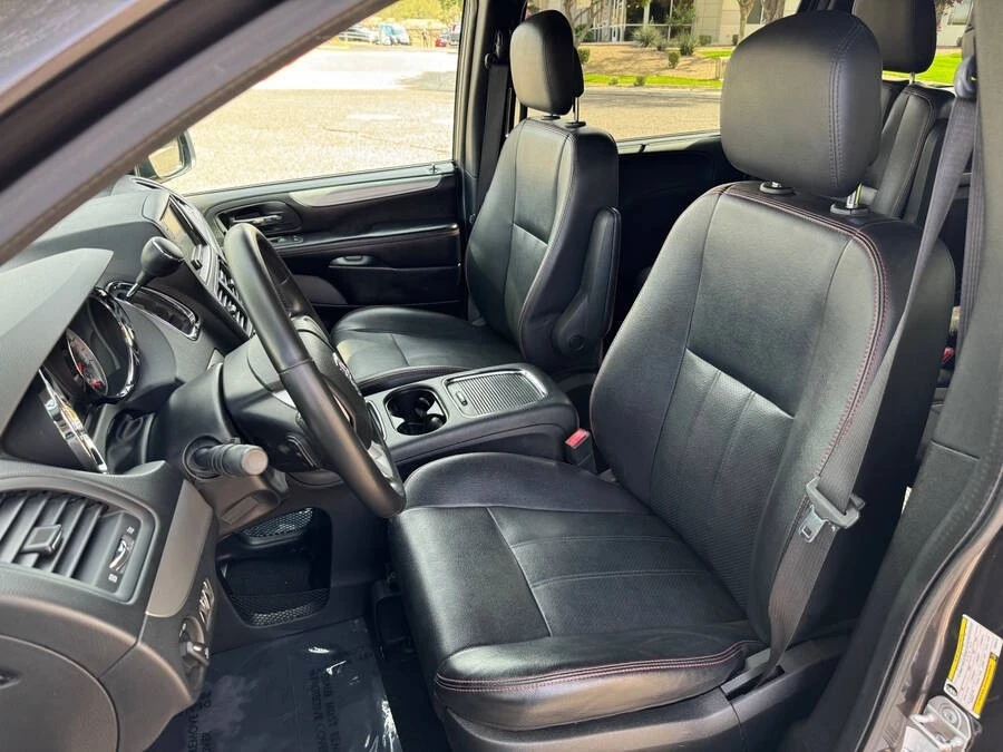 2019 Dodge Caravan - Image 8 of 16