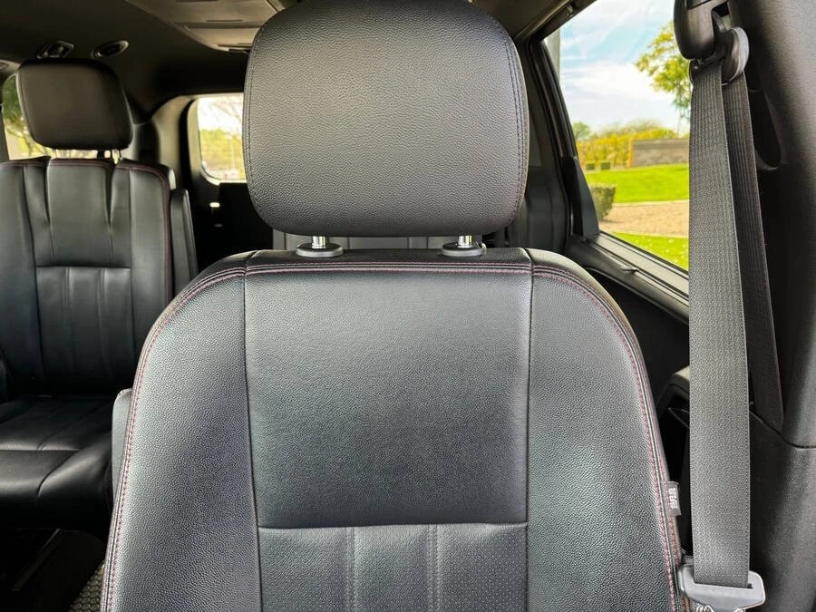 2019 Dodge Caravan - Image 10 of 16