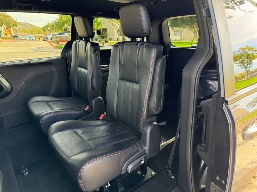 2019 Dodge Caravan - Image 11 of 16