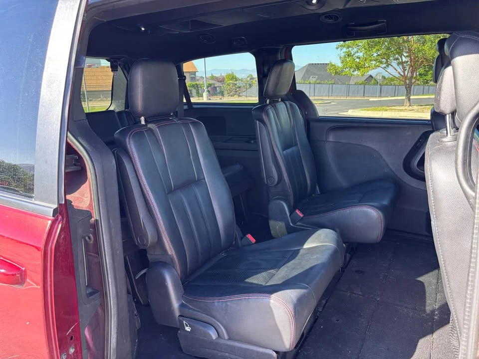 2019 Dodge Caravan - Image 5 of 10
