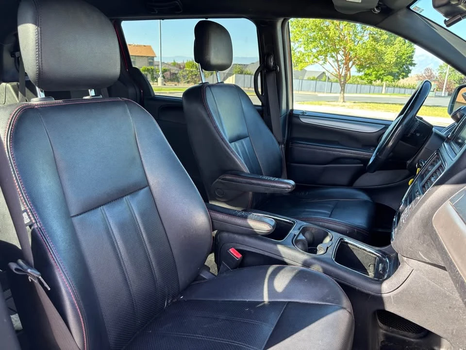 2019 Dodge Caravan - Image 8 of 10