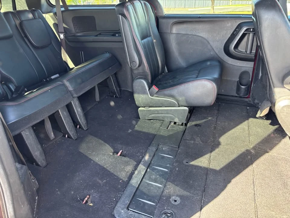 2019 Dodge Caravan - Image 6 of 10