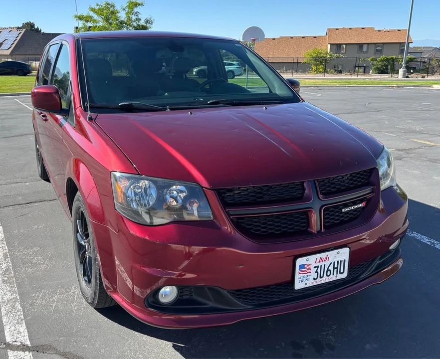 2019 Dodge Caravan - Image 2 of 10