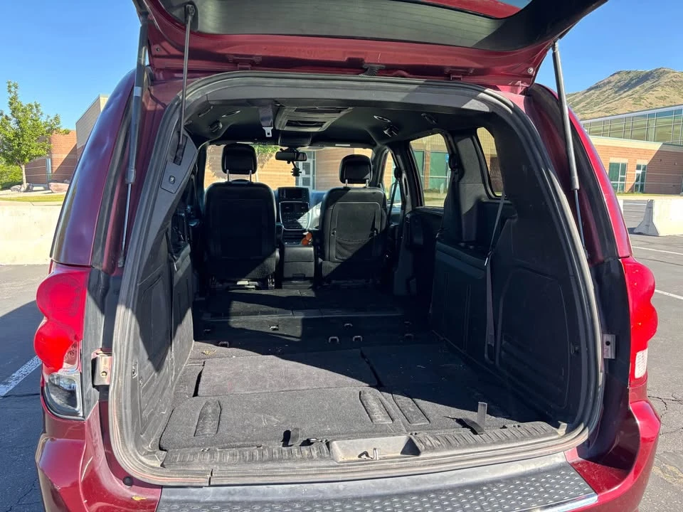 2019 Dodge Caravan - Image 7 of 10
