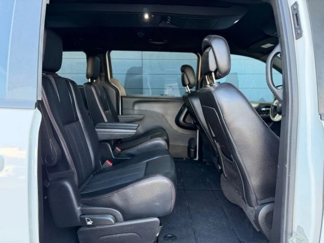 2019 Dodge Caravan - Image 12 of 16