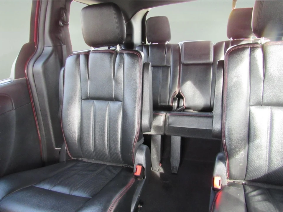 2019 Dodge Caravan - Image 8 of 12