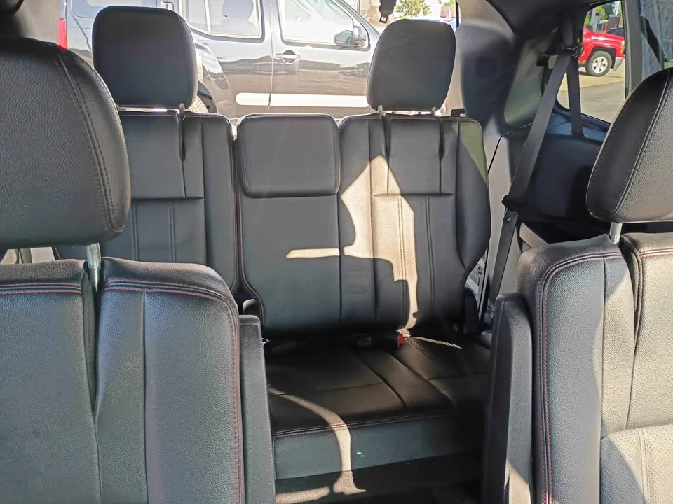 2019 Dodge Caravan - Image 9 of 10