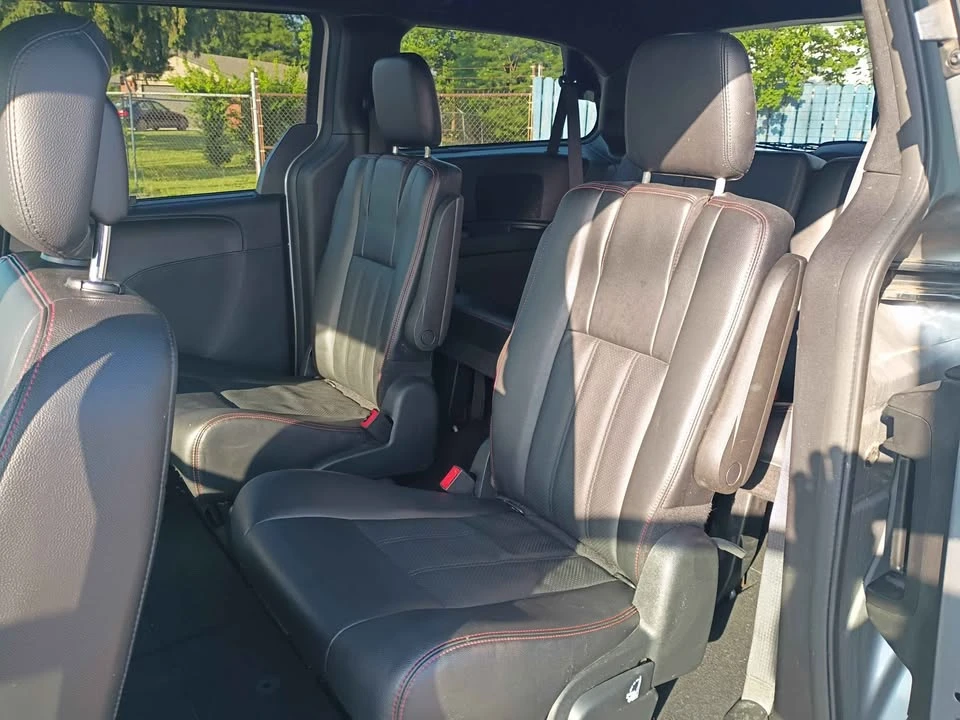 2019 Dodge Caravan - Image 8 of 10