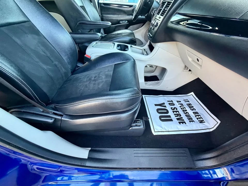 2019 Dodge Caravan - Image 13 of 20