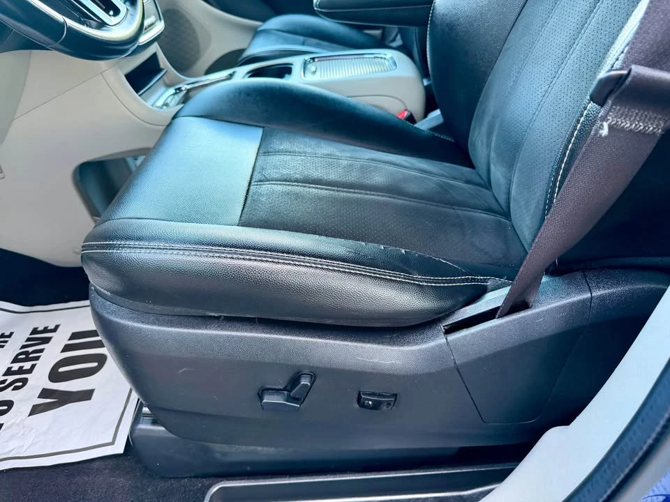 2019 Dodge Caravan - Image 14 of 20