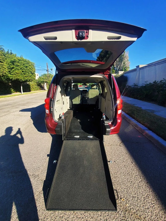 2019 Dodge Caravan - Image 12 of 21