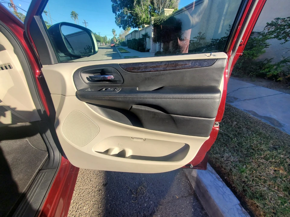 2019 Dodge Caravan - Image 19 of 21
