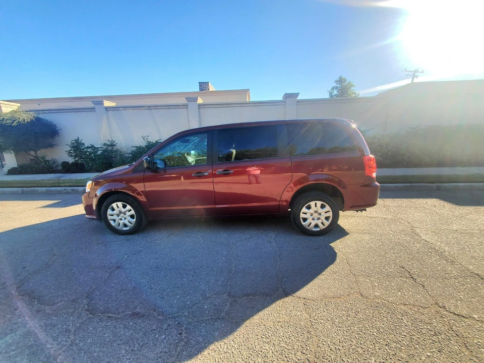 2019 Dodge Caravan - Image 5 of 21