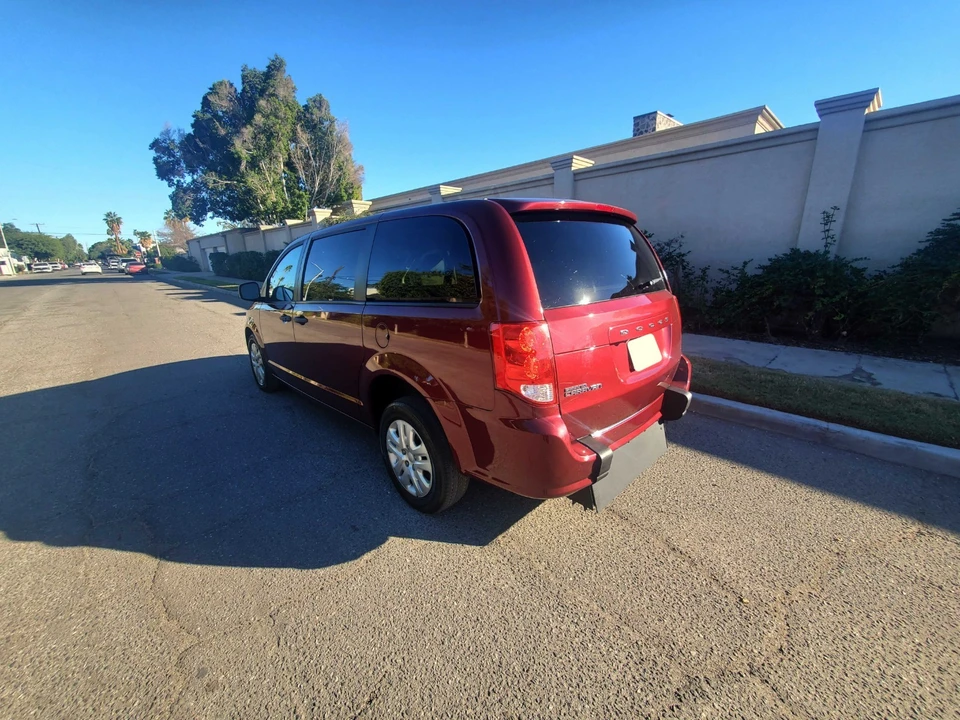 2019 Dodge Caravan - Image 6 of 21