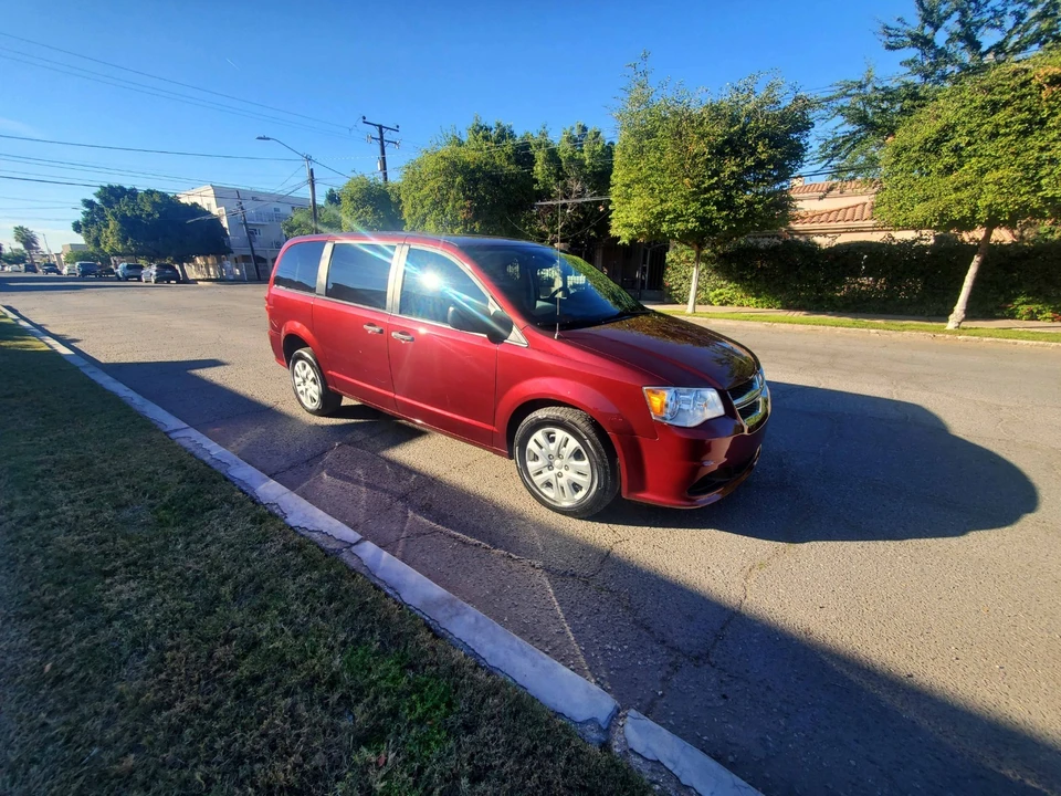 2019 Dodge Caravan - Image 10 of 21