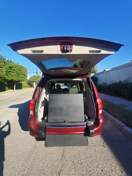 2019 Dodge Caravan - Image 11 of 21