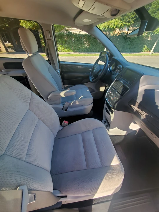 2019 Dodge Caravan - Image 18 of 21