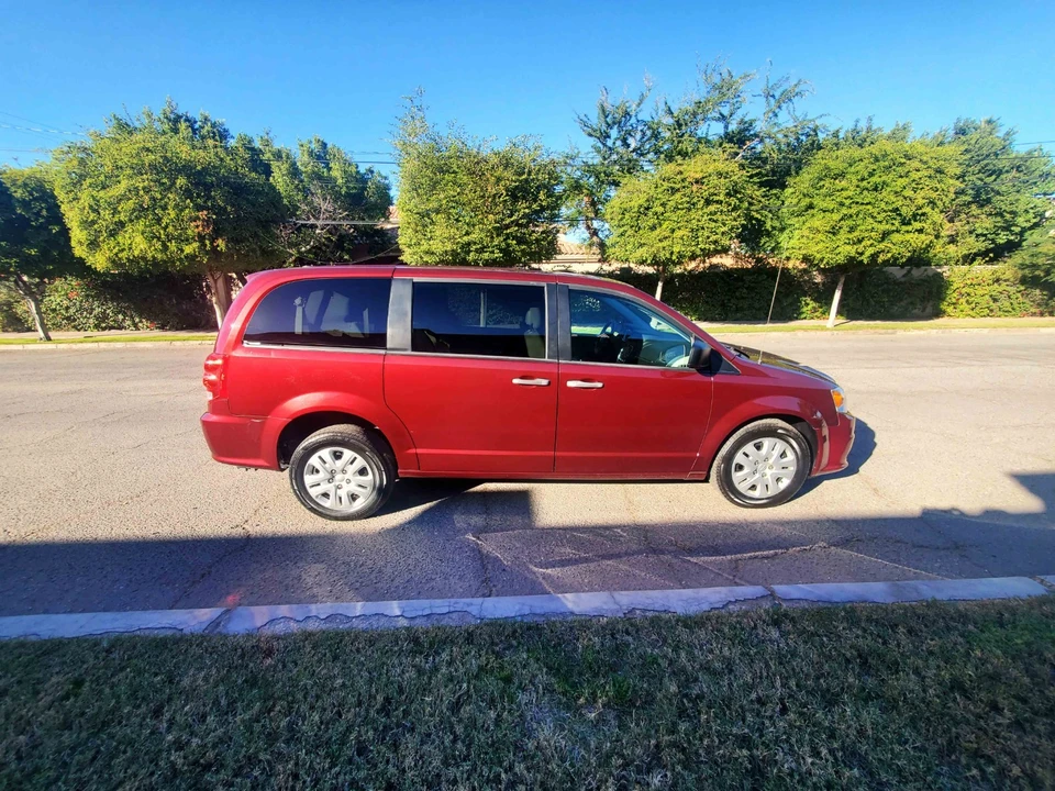 2019 Dodge Caravan - Image 9 of 21