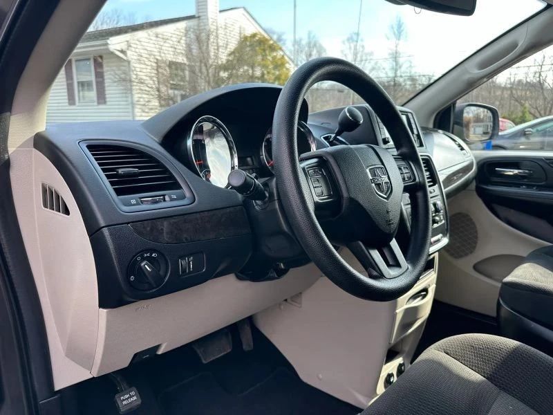 2019 Dodge Caravan - Image 10 of 12