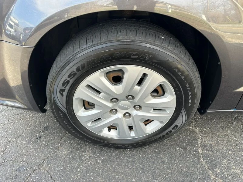 2019 Dodge Caravan - Image 9 of 12
