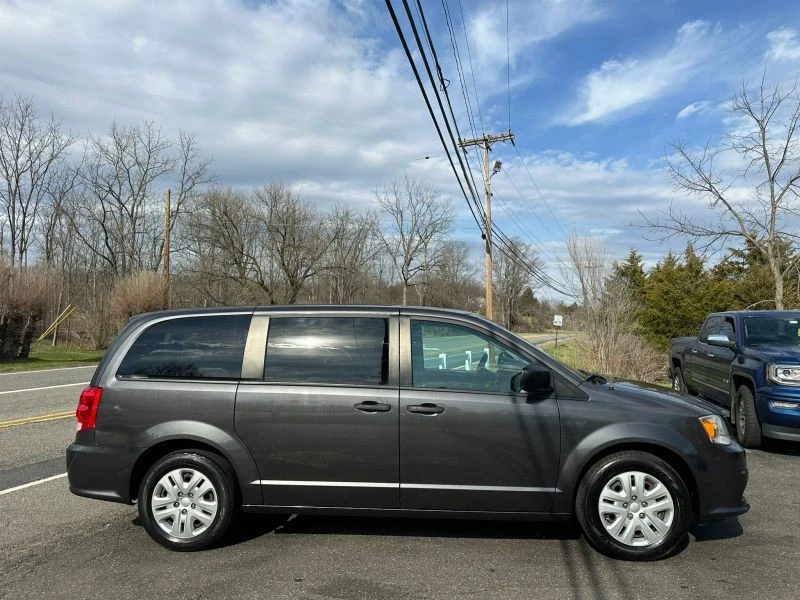 2019 Dodge Caravan - Image 8 of 12