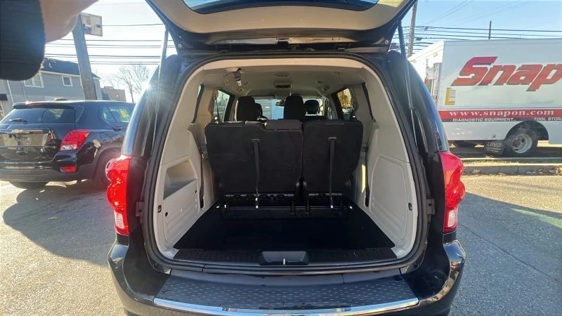 2019 Dodge Caravan - Image 10 of 12