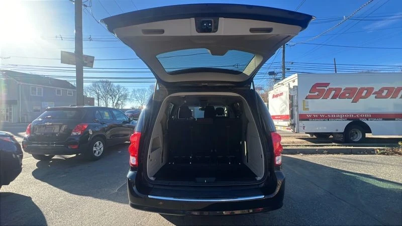 2019 Dodge Caravan - Image 9 of 12