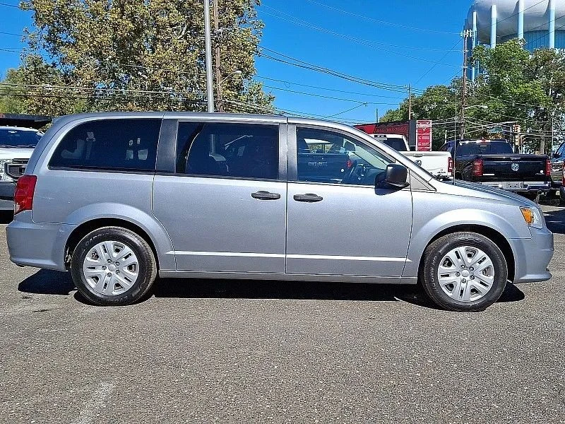 2019 Dodge Caravan - Image 8 of 12
