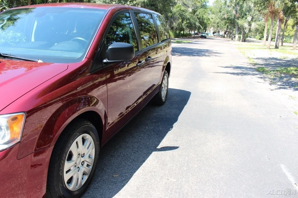 2019 Dodge Caravan - Image 18 of 21