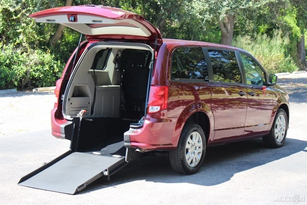 2019 Dodge Caravan - Image 3 of 21