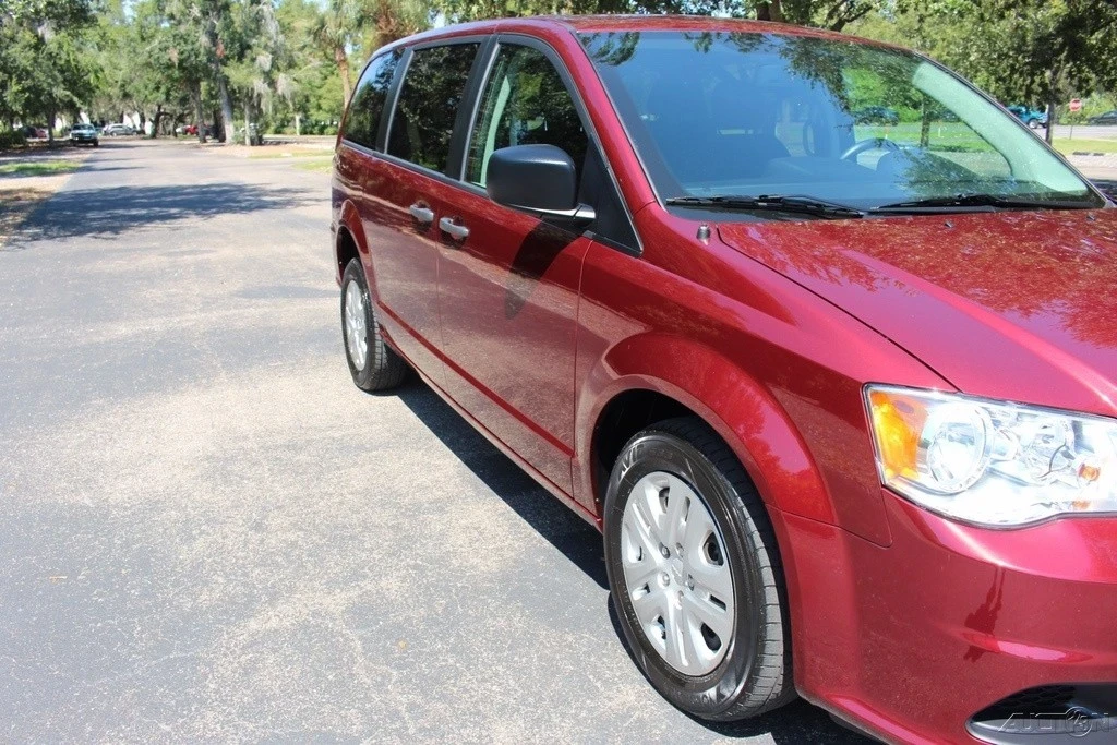2019 Dodge Caravan - Image 16 of 21