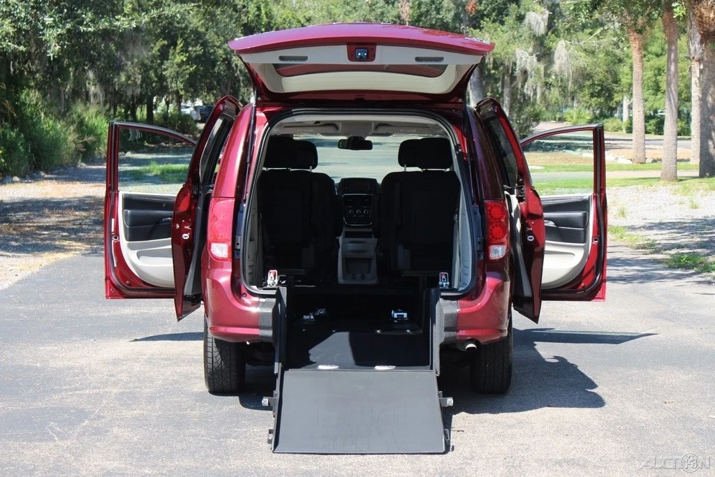2019 Dodge Caravan - Image 6 of 21
