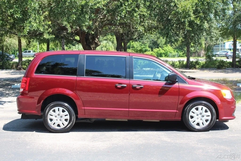 2019 Dodge Caravan - Image 15 of 21