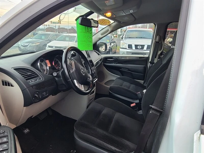 2019 Dodge Caravan - Image 10 of 13