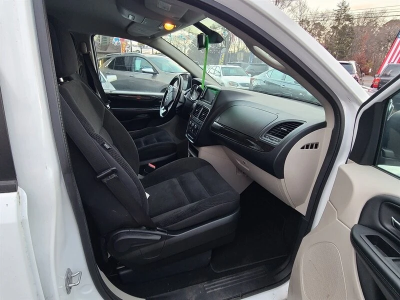 2019 Dodge Caravan - Image 11 of 13